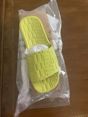 Mango Lime Slide sandals